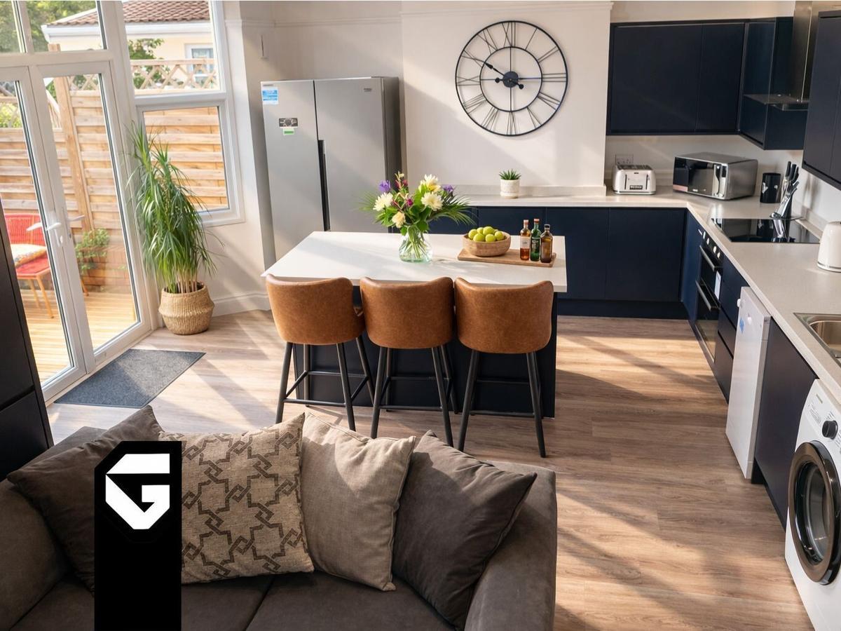 5 bedroom house on Staple Hill Road, Fishponds, Bristol