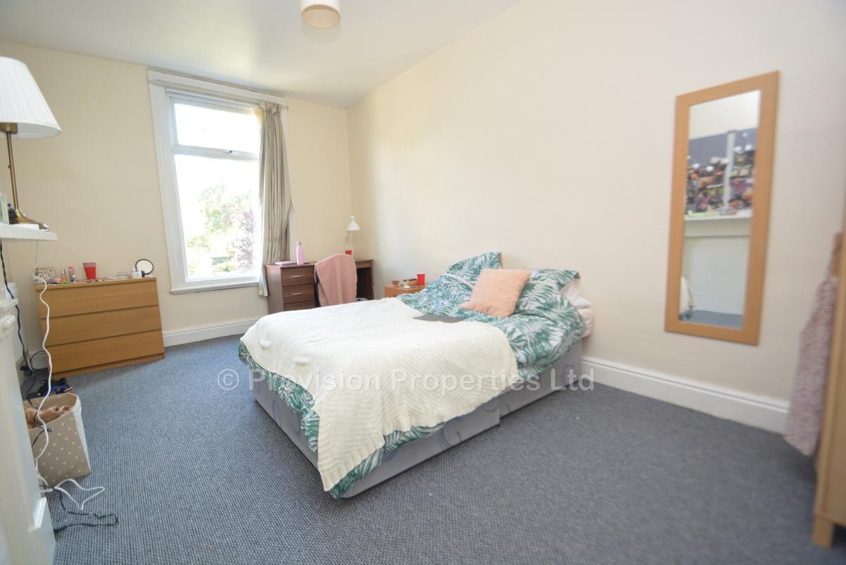 8 bedroom house on Ash Grove Leeds, Hyde Park, Leeds
