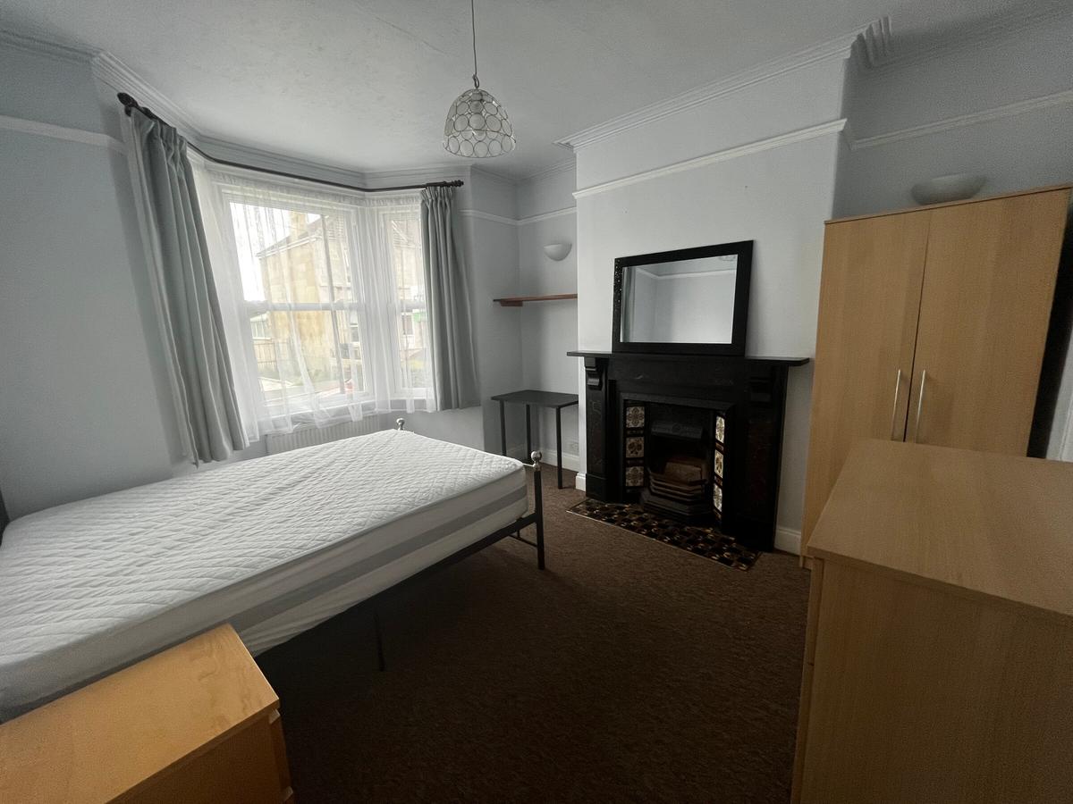 4 bedroom house for rent Ringwood Road, Bath, BA2 3JL UniHomes