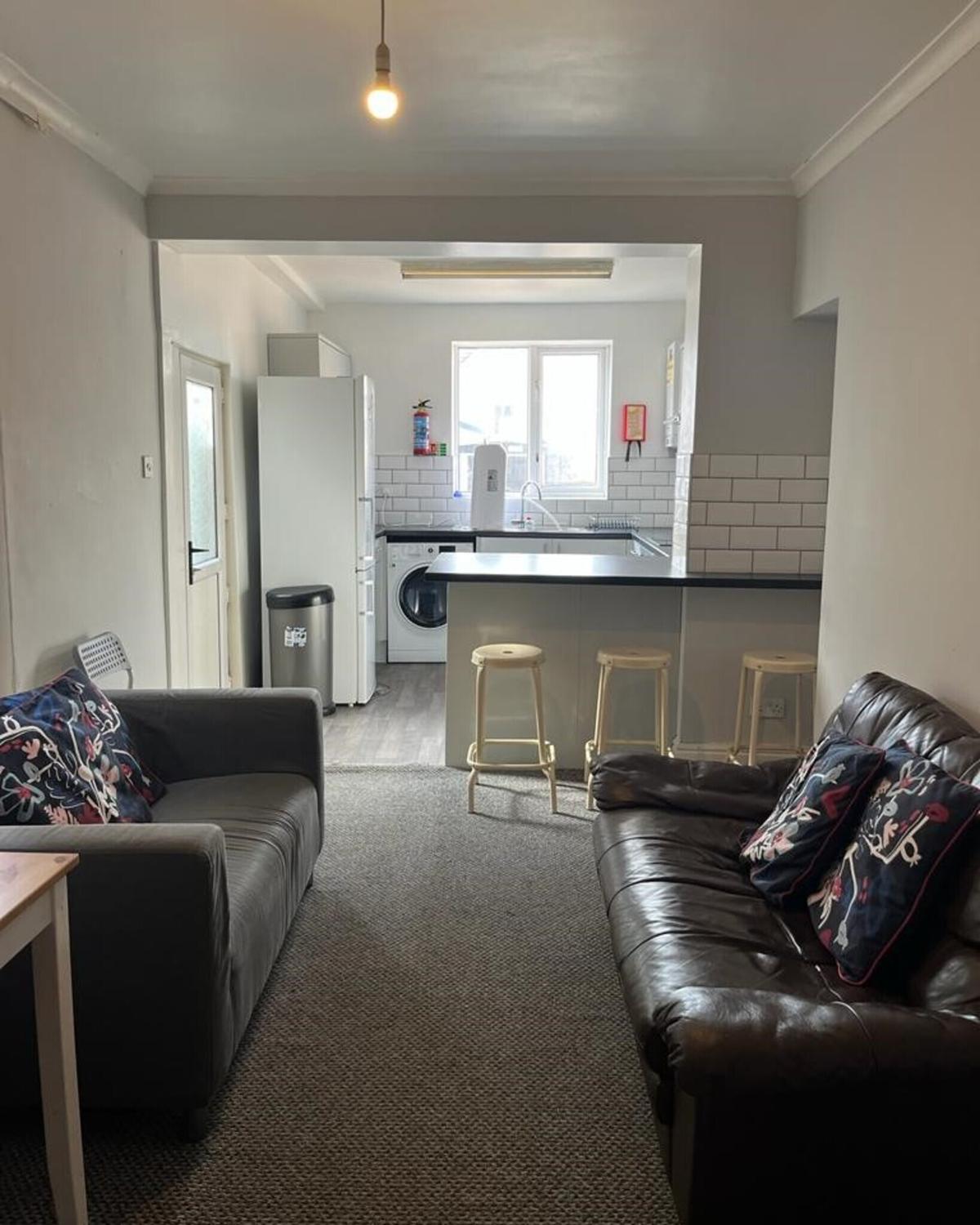 4 bedroom house for rent Park Place, Swansea, SA2 0DJ UniHomes