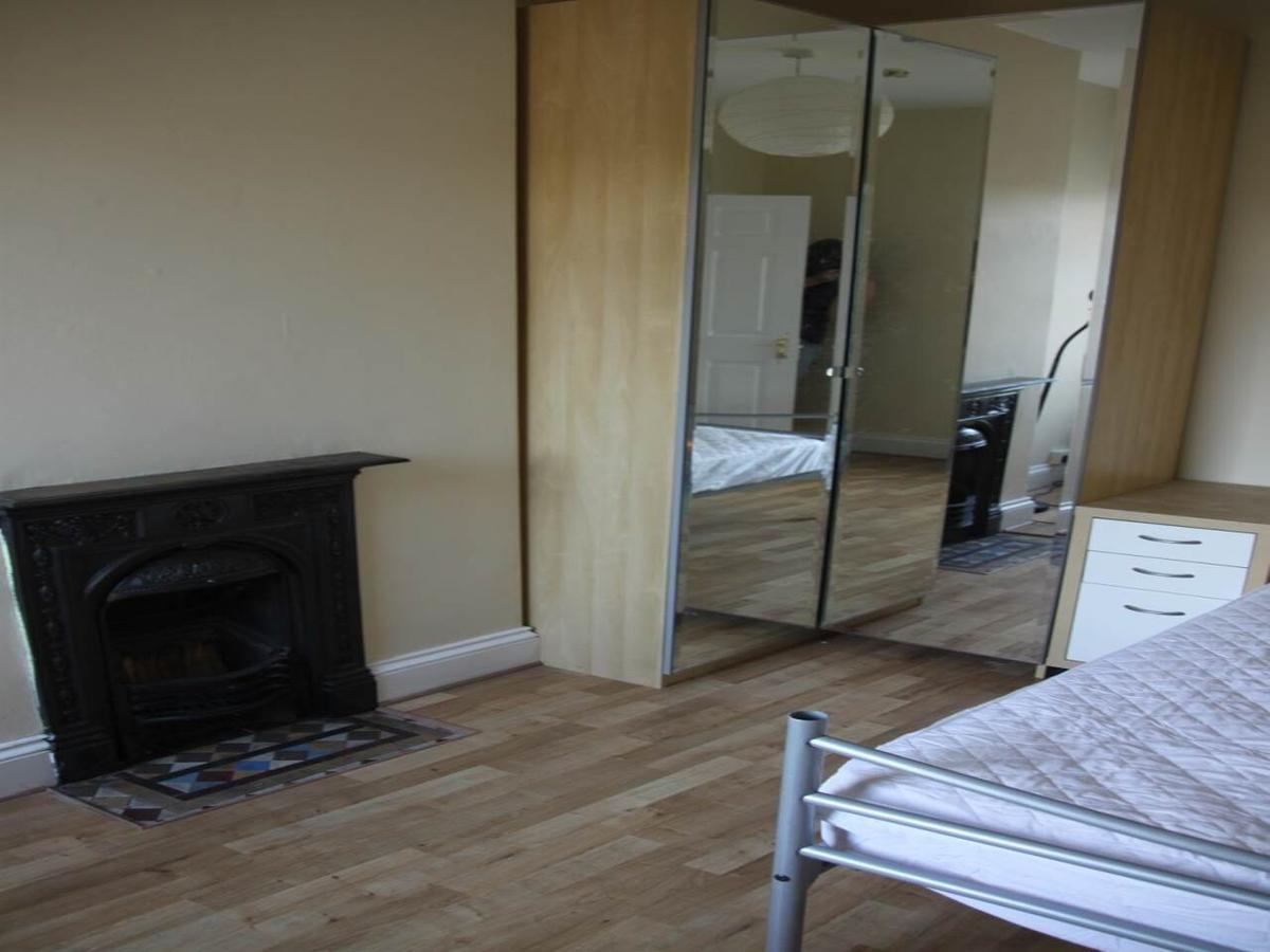 5 bedroom house for rent Llanishen Street, Cardiff, CF14 3QB UniHomes