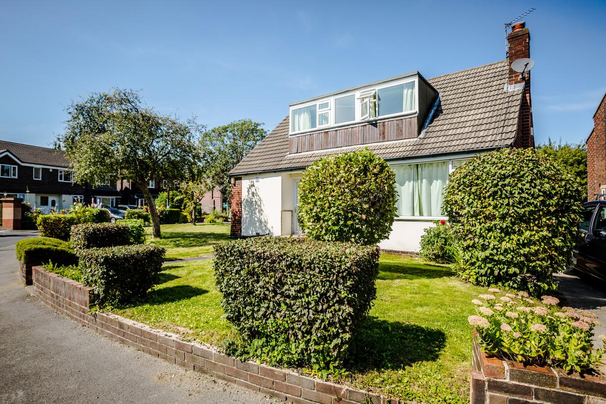 4 bedroom house on Springwood Hall Gardens, Springwood, Huddersfield