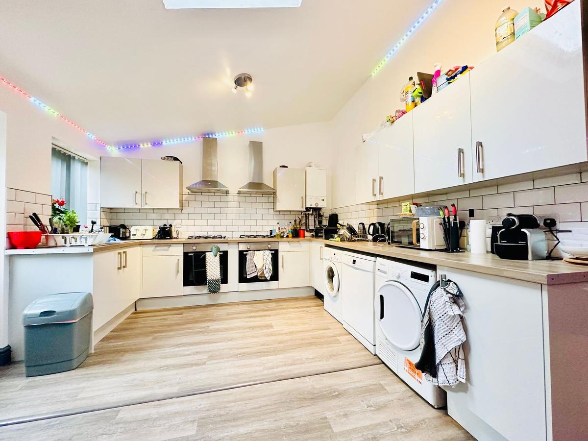 9 bedroom house on Derby Road, Lenton, Nottingham