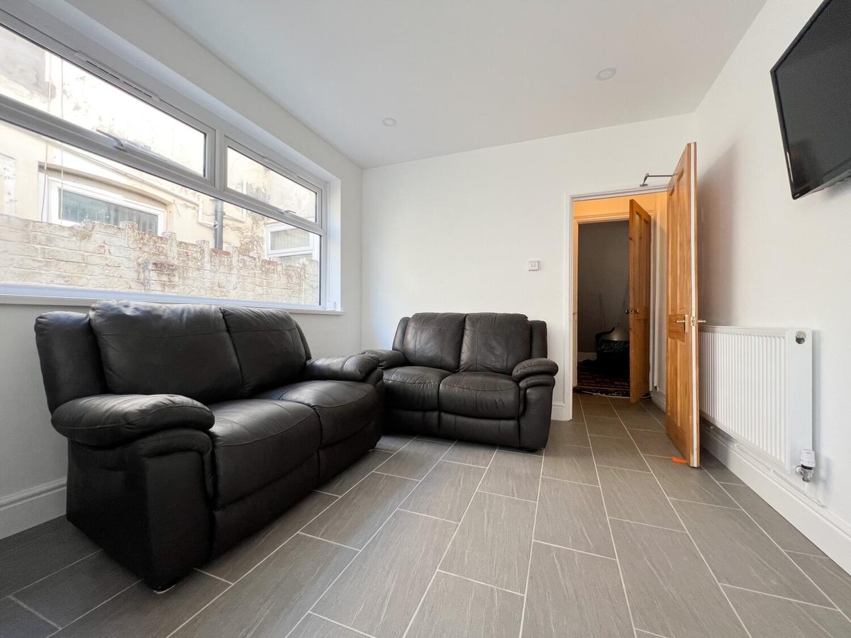 5 bedroom house for rent Lisvane Street, Cardiff, CF24 4LL UniHomes