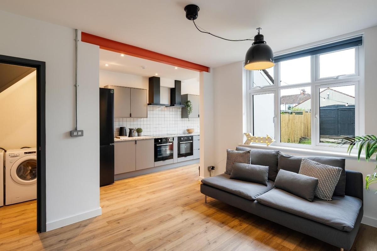6 bedroom house on Filton Avenue, Horfield, Bristol