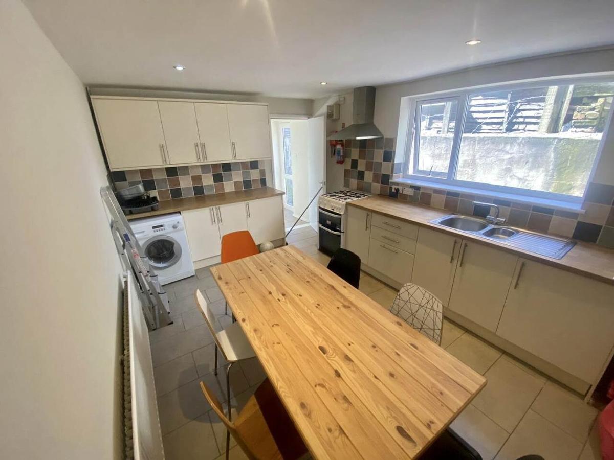 5 bedroom house for rent Richardson Street, Sandfields, City Centre, Swansea, SA1 3JF UniHomes