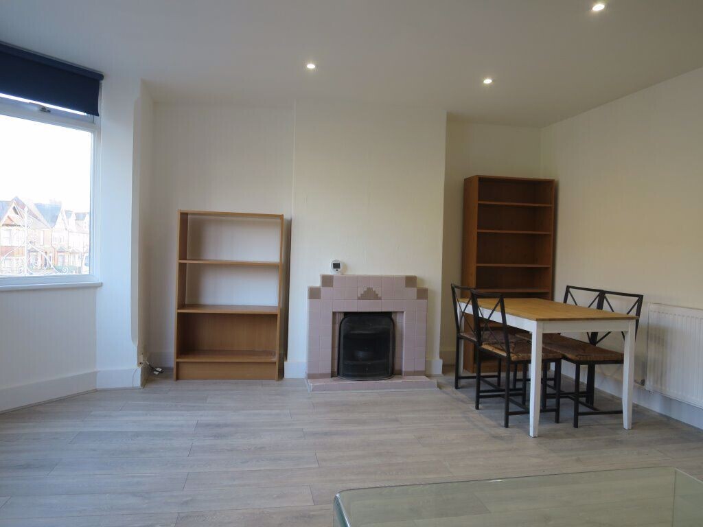 2 bedroom house for rent Cowley Road, Oxford, OX4 1UE UniHomes