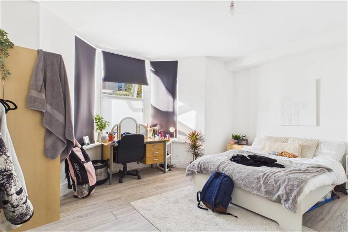 8 bedroom house on Manor House Road, Jesmond, Newcastle
