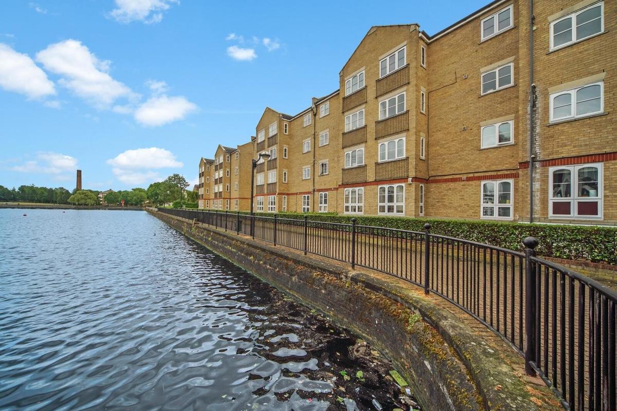 2 bedroom apartment for rent Wheat Sheaf Close, London, E14 9UY UniHomes