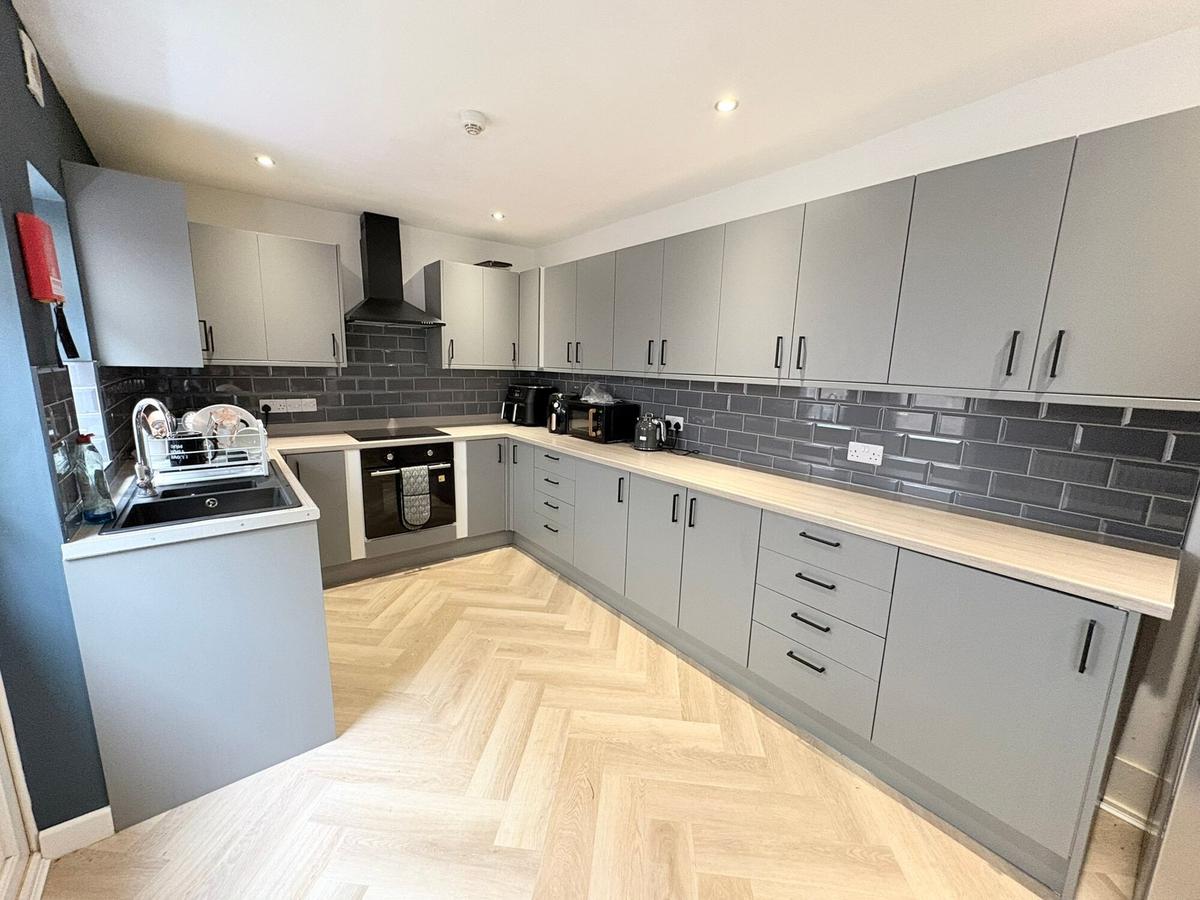 4 bedroom house on Gwydr Crescent, Brynmill, Swansea