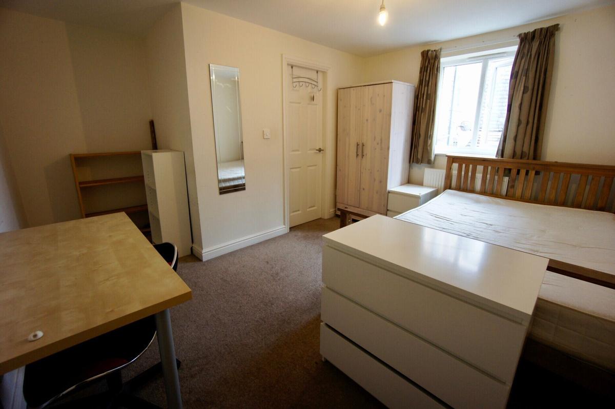 3 bedroom apartment for rent Glossop Road, Sheffield, S10 2QE UniHomes