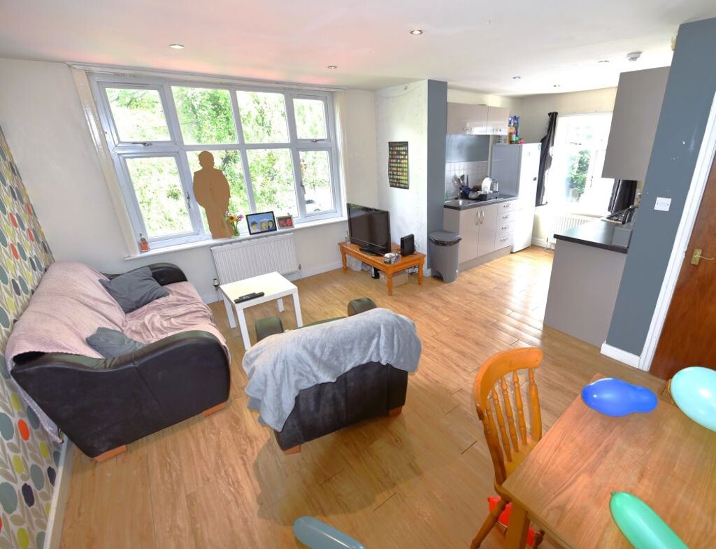 3 bedroom house on Otley Road, Headingley, Leeds