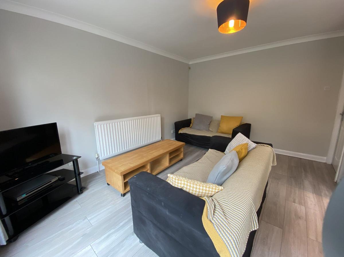 4 bedroom house for rent Kirkstall Lane, Leeds, LS5 2AB UniHomes