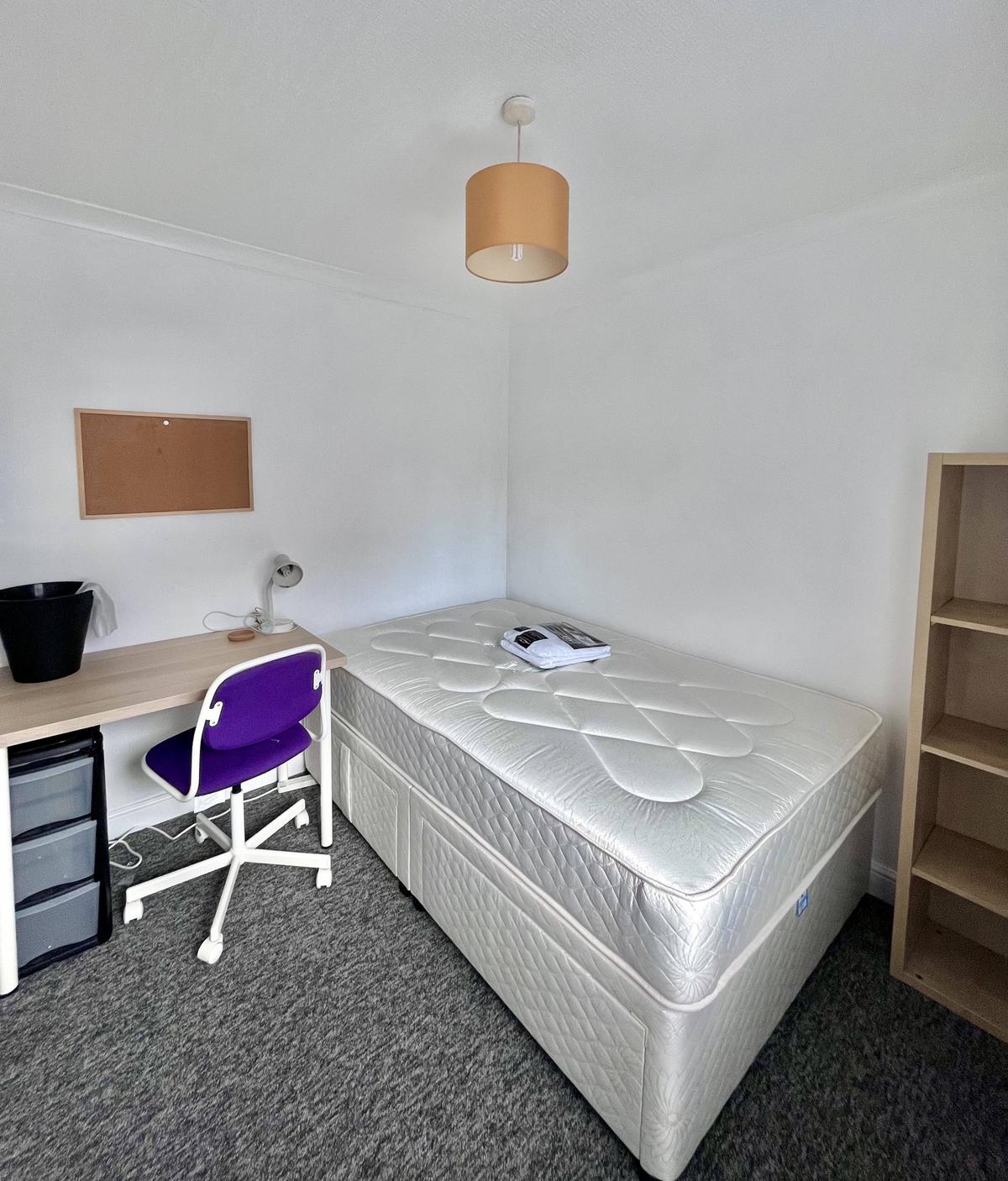 5 bedroom house on Poolemead Road, Twerton, Bath