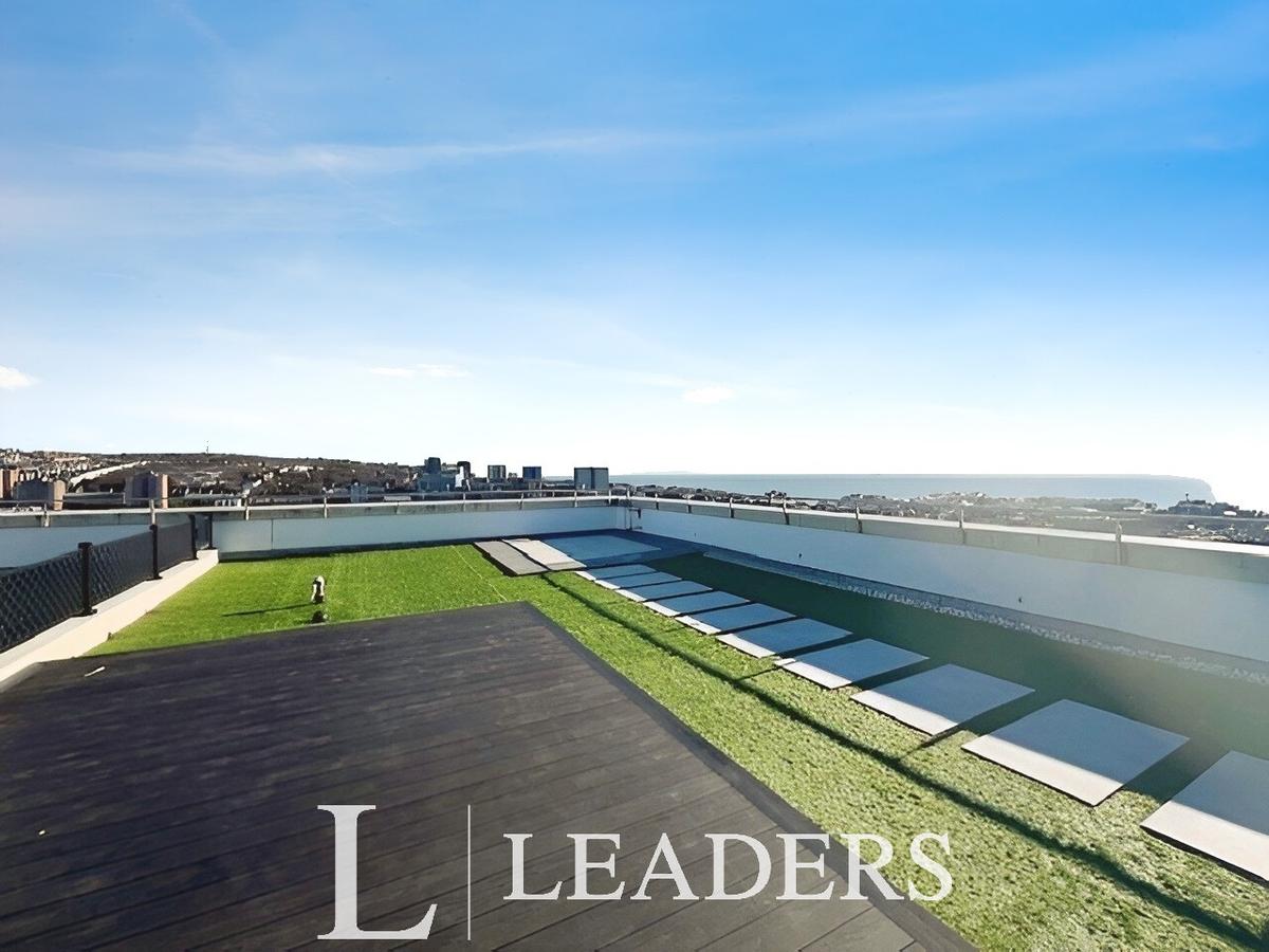 2 bedroom apartment on Tower Point, City Centre, Brighton