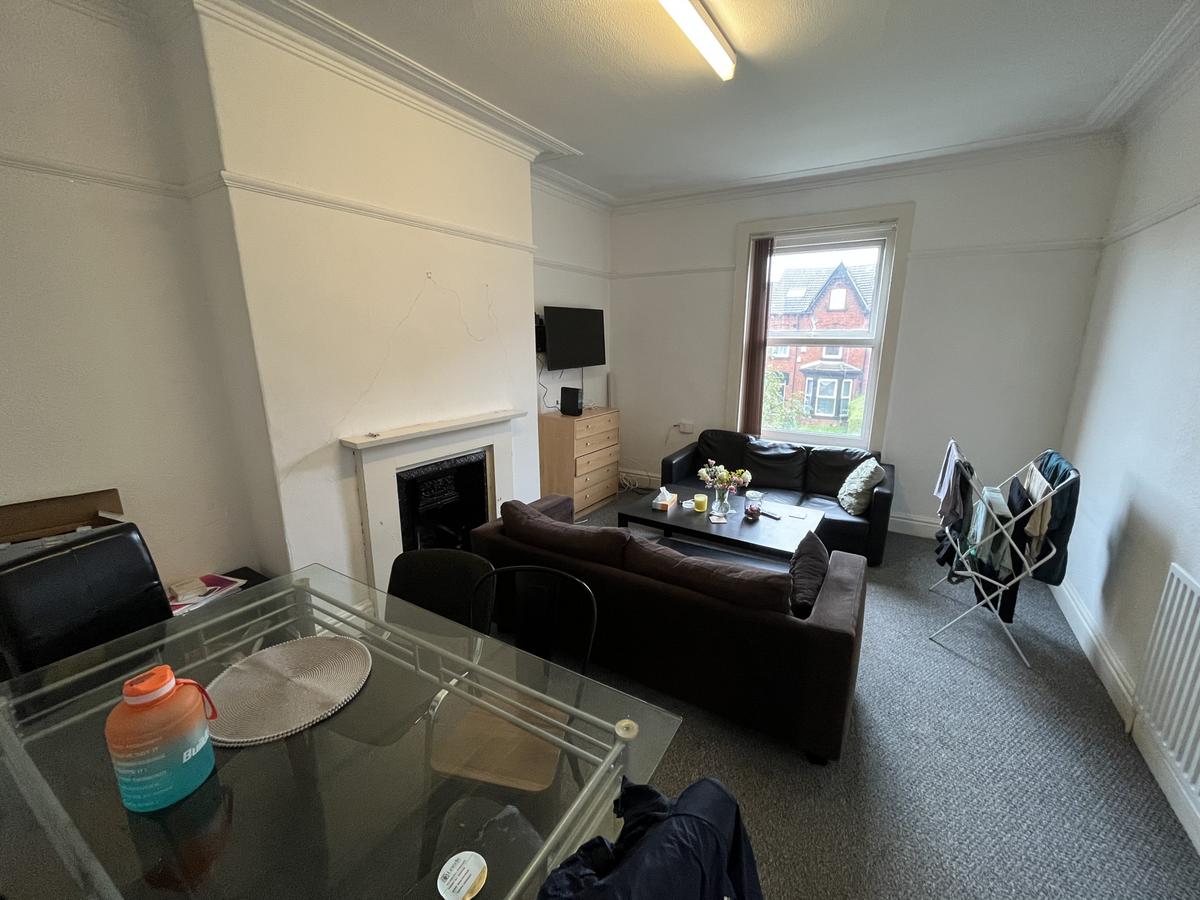 5 bedroom house for rent Otley Road, Leeds, LS16 5JX UniHomes