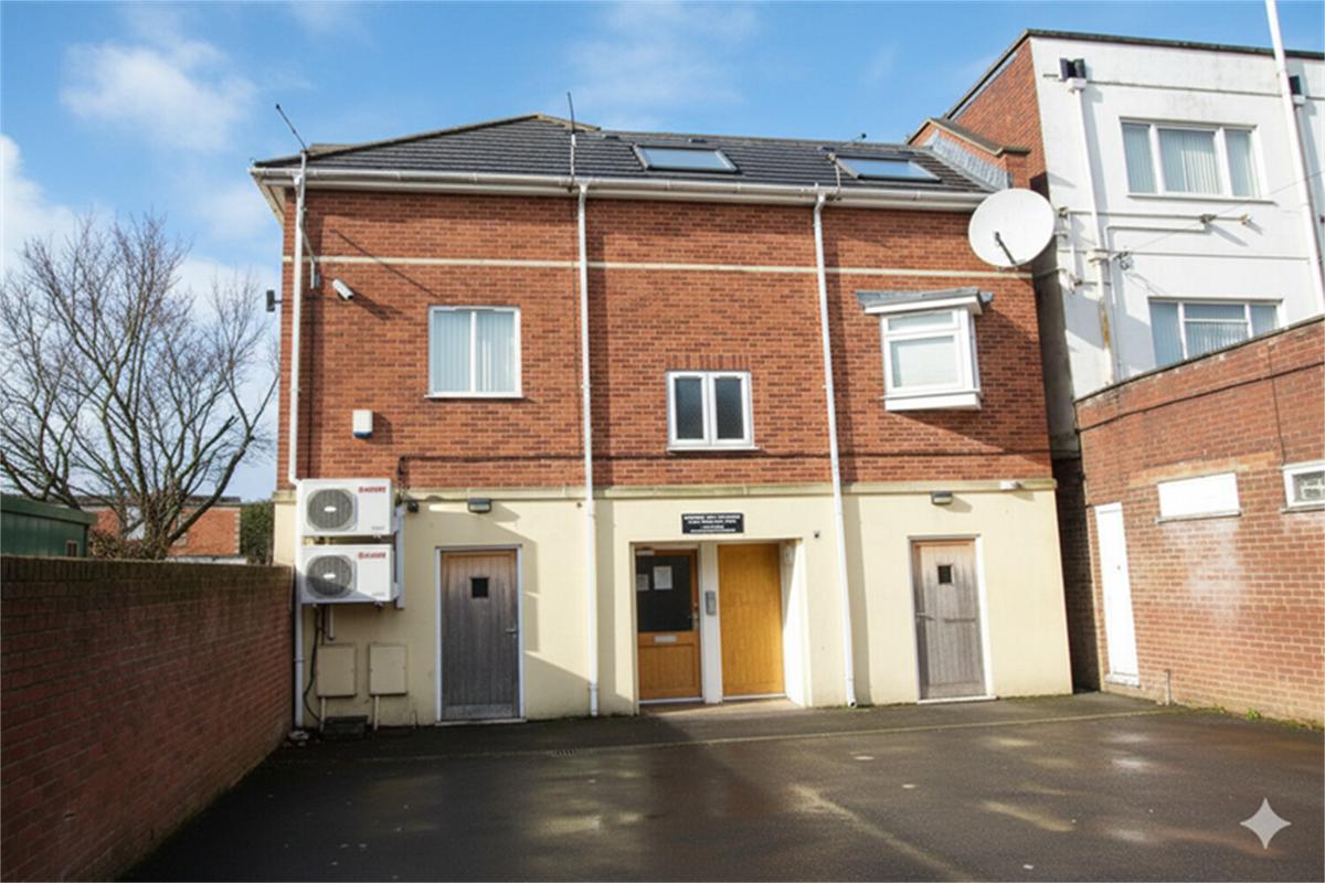 2 bedroom apartment on Wimborne Road, Winton, Bournemouth
