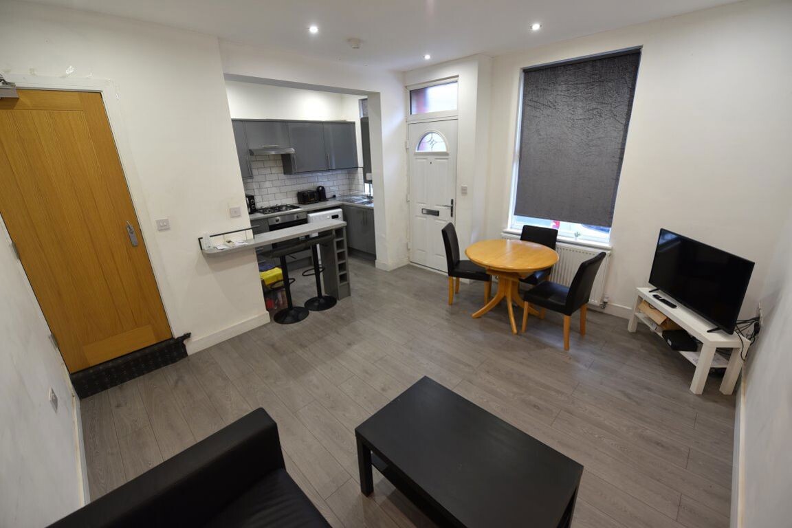 2 bedroom house on Thornville Avenue, Hyde Park, Leeds
