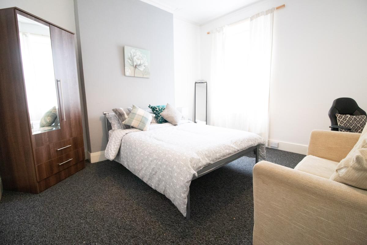 5 bedroom house for rent Chelsea Grove, Newcastle, NE4 5NN UniHomes