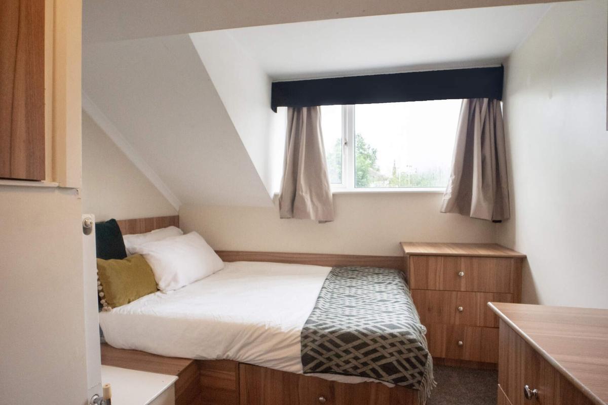 4 bedroom apartment for rent Otley Road Leeds, LS6 3PX UniHomes