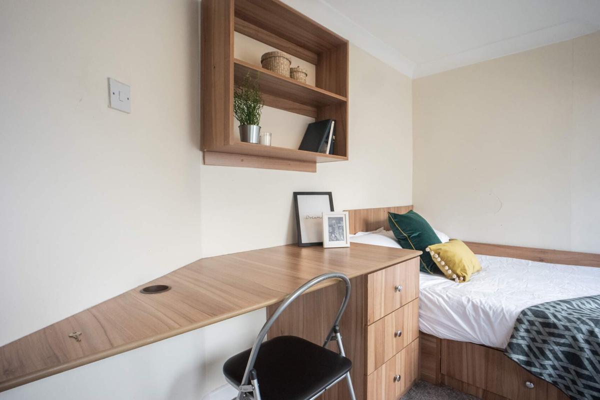 4 bedroom apartment for rent Otley Road Leeds, LS6 3PX UniHomes