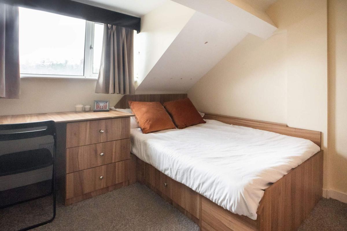 4 bedroom apartment for rent Otley Road Leeds, LS6 3PX UniHomes