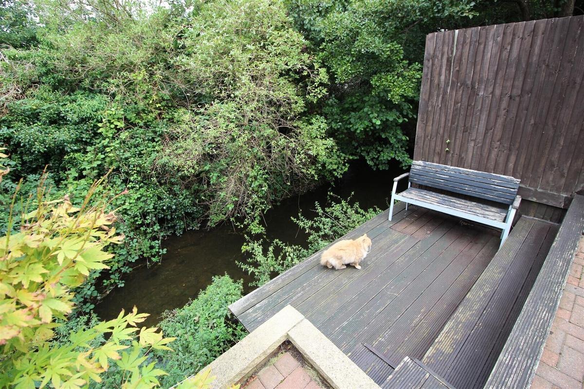 4 bedroom house for rent Braybourne Close, London, UB8 1UJ UniHomes