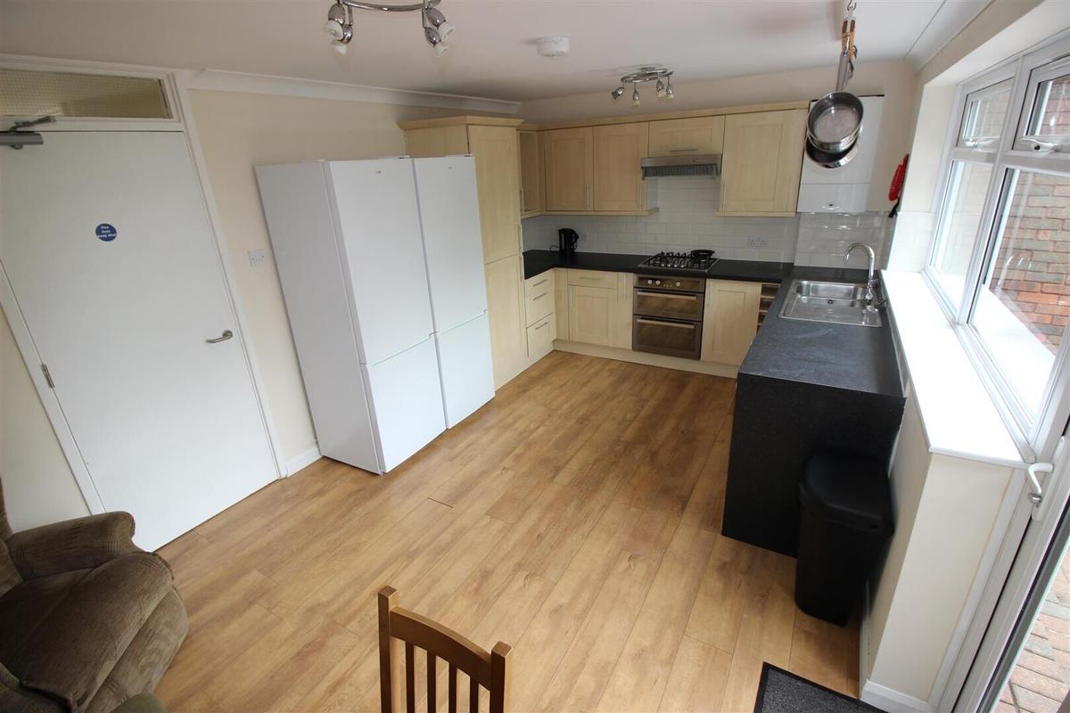 4 bedroom house for rent Braybourne Close, London, UB8 1UJ UniHomes