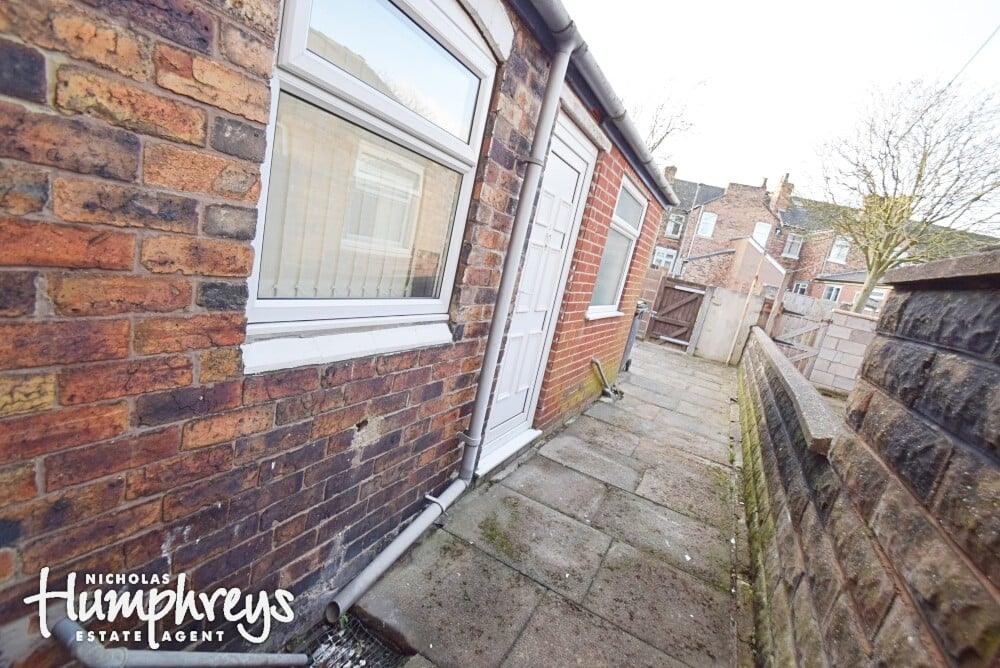 3 bedroom house for rent Leek Road, StokeonTrent, ST4 2BW UniHomes