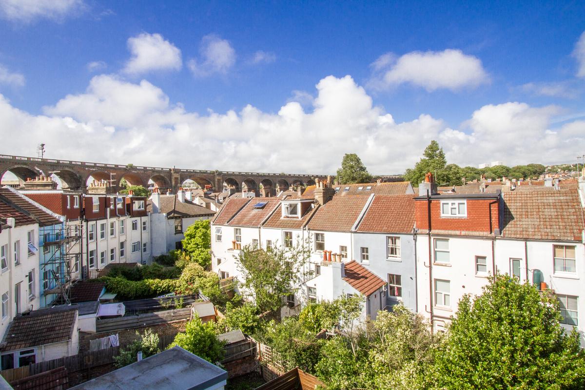 Stunning Richmond Apartments Near Argyle Shops With Parking image