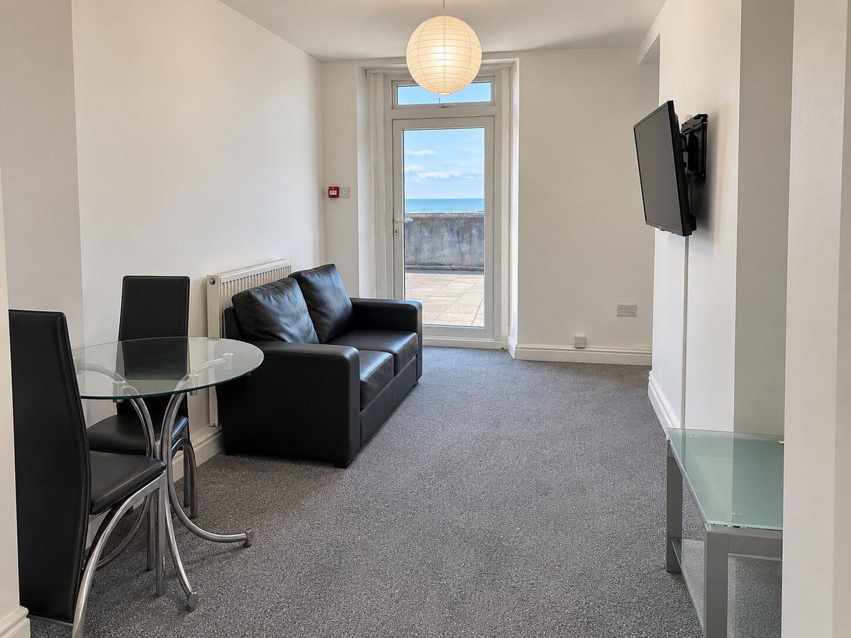 2 bedroom apartment on Trafalgar Place, Brynmill, Swansea
