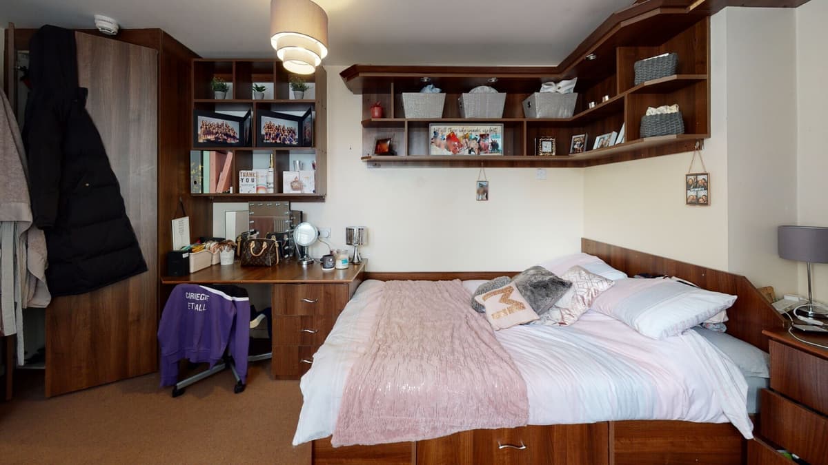 5 bedroom apartment for rent Otley Road, Leeds, LS16 5JX UniHomes
