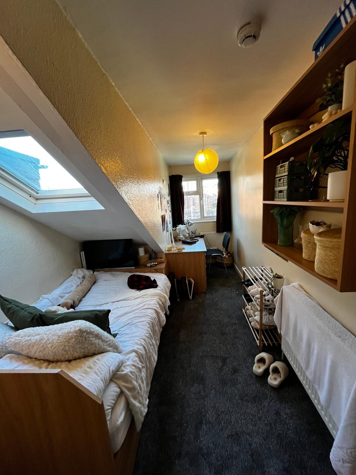 5 bedroom apartment for rent Kirkstall Lane, Leeds, LS6 3EJ UniHomes