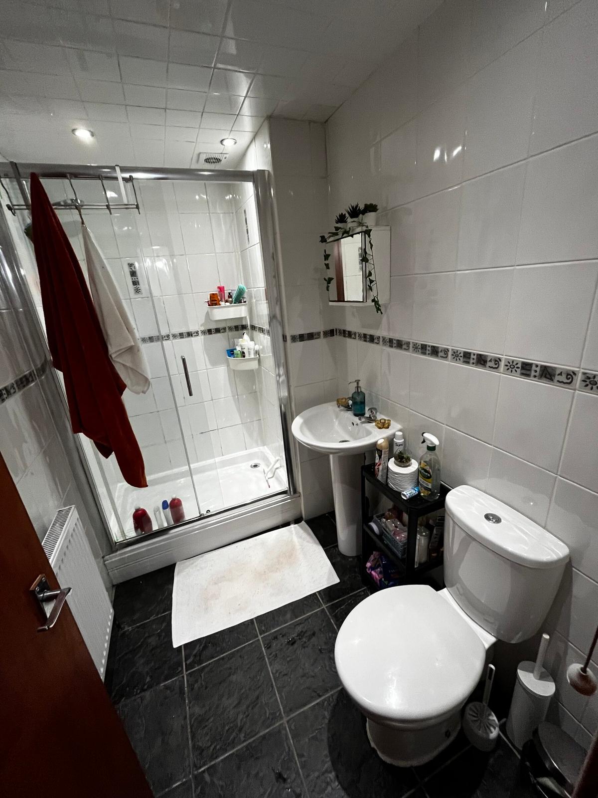 5 bedroom apartment for rent Kirkstall Lane, Leeds, LS6 3EJ UniHomes