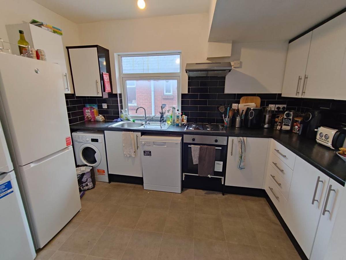 6 bedroom house for rent Miskin Street, Cardiff, CF24 4AQ UniHomes