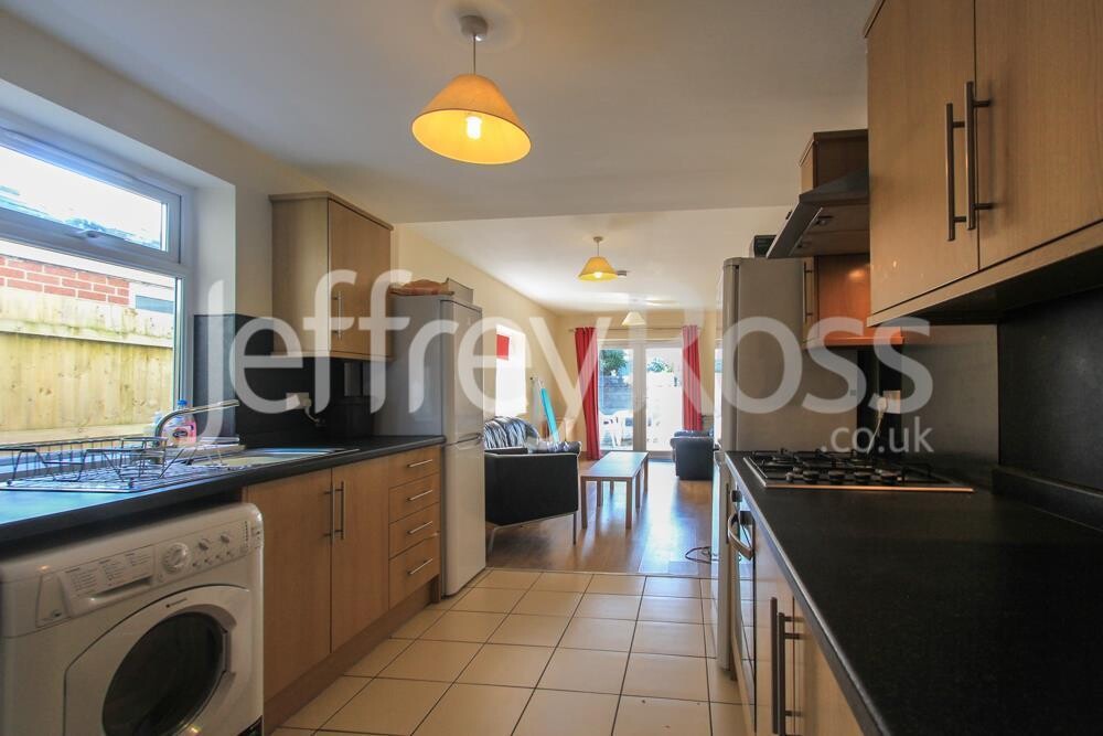 6 bedroom house for rent Treorchy Street, Cardiff, CF24 4JP UniHomes