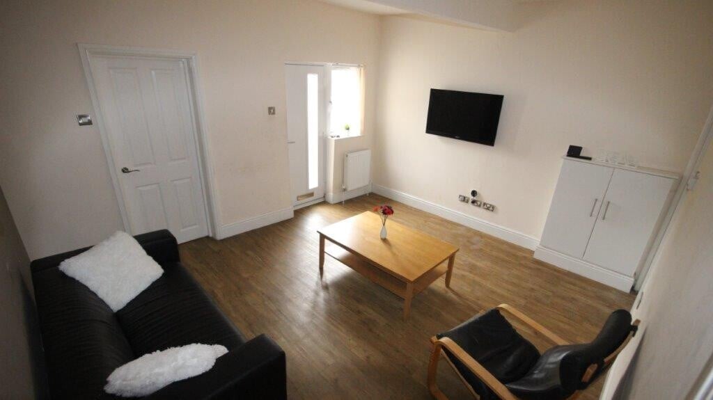 3 bedroom apartment for rent Ecclesall Road, Sheffield, S11 8PF UniHomes