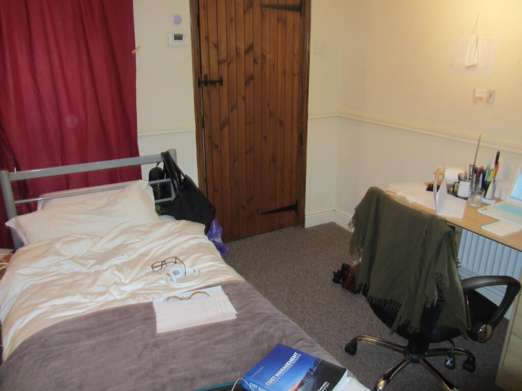 3 bedroom house for rent Harvest Road, Surrey, TW20 0QS UniHomes