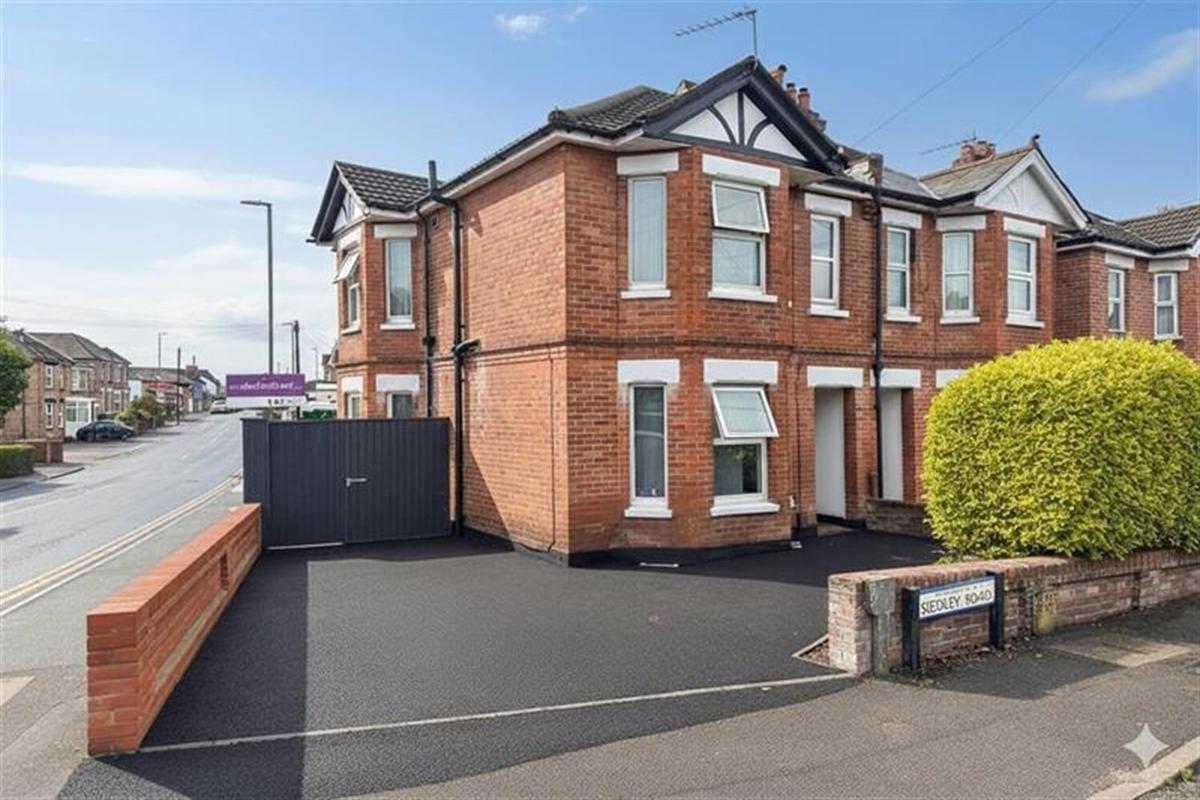 5 bedroom house on Sedgley Road, Winton, Bournemouth