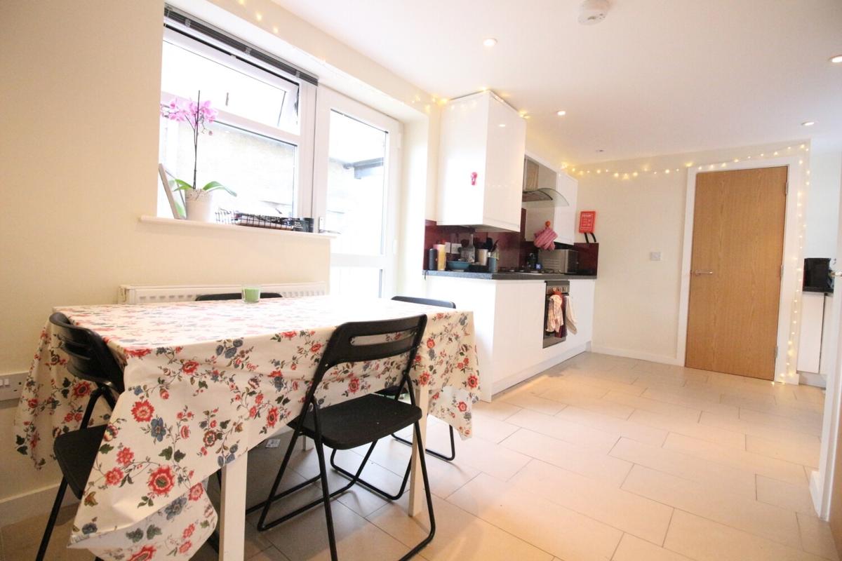 4 bedroom apartment on Richards Street, Cathays, Cardiff