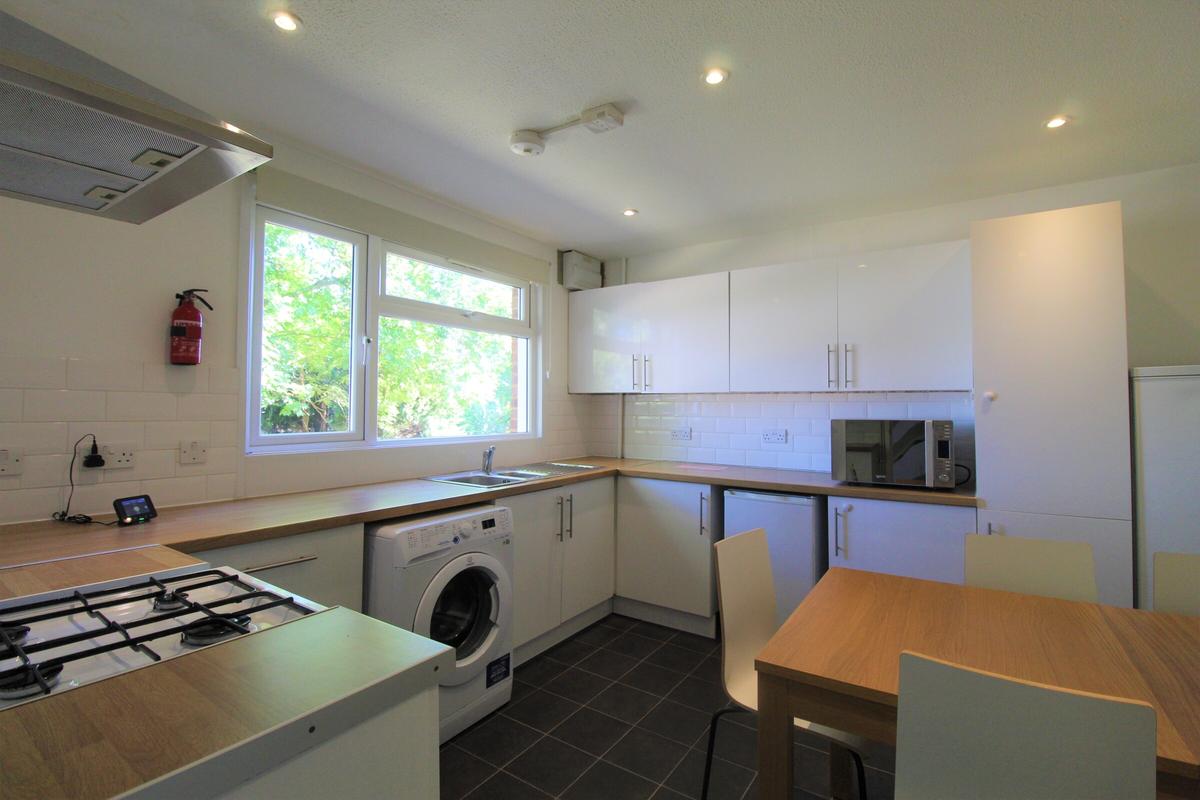 4 bedroom house for rent Rye Close, Surrey, GU2 8JA UniHomes