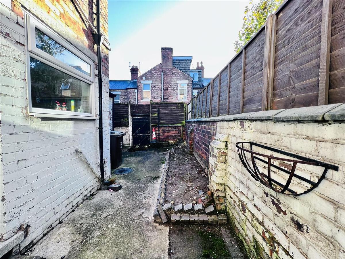 3 bedroom house for rent Wellington Street, Nottingham, NG3 1DX UniHomes