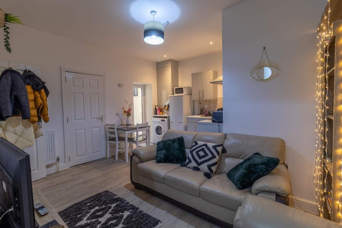 2 bedroom apartment for rent Gresford Avenue, Liverpool, L17 2AW UniHomes