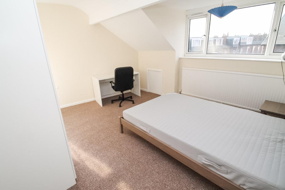 4 bedroom house for rent Hyde Park, Leeds, LS6 1RE UniHomes