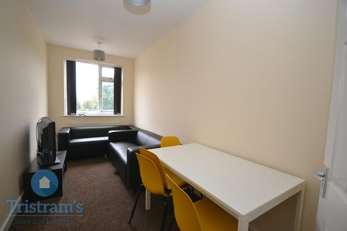 3 bedroom apartment for rent High Road, Nottingham, NG9 2LH UniHomes