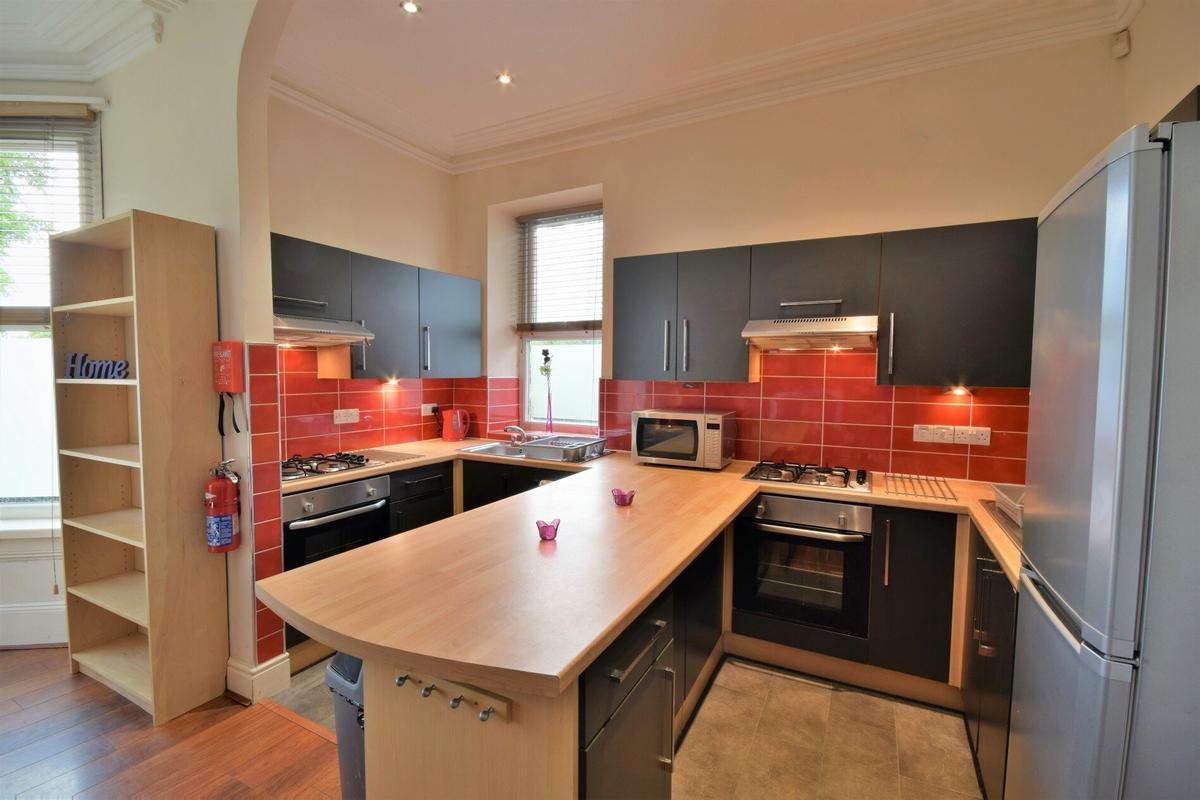 8 bedroom house on Beech Hill Road, Broomhill, Sheffield