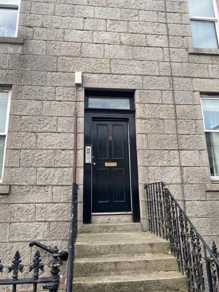3 bedroom apartment on Crown Street, Attic Floor Left, Torry, Aberdeen