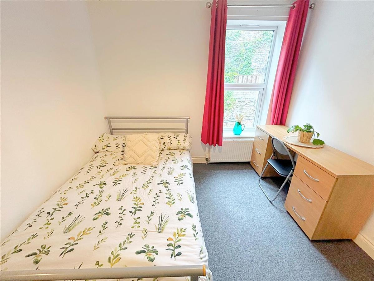 3 Bedroom House For Rent Oxford Street Sheffield S6 3FG UniHomes 3-bedroom-house-for-rent-oxford-street-sheffield-s6-3fg-unihomes
