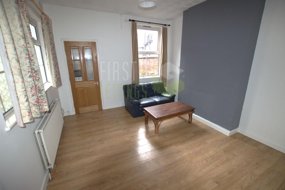 4 bedroom house for rent Clarendon Park Road, Leicester, LE2 3AJ UniHomes