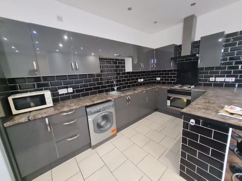 4 bedroom apartment for rent Wilmslow Road, Manchester, M14 5LW UniHomes